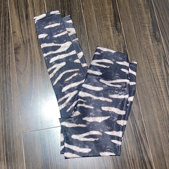 NWOT LOLE BURST ANKLE LEGGINGS:SAND DUNES BLACK - Picture 8 of 9